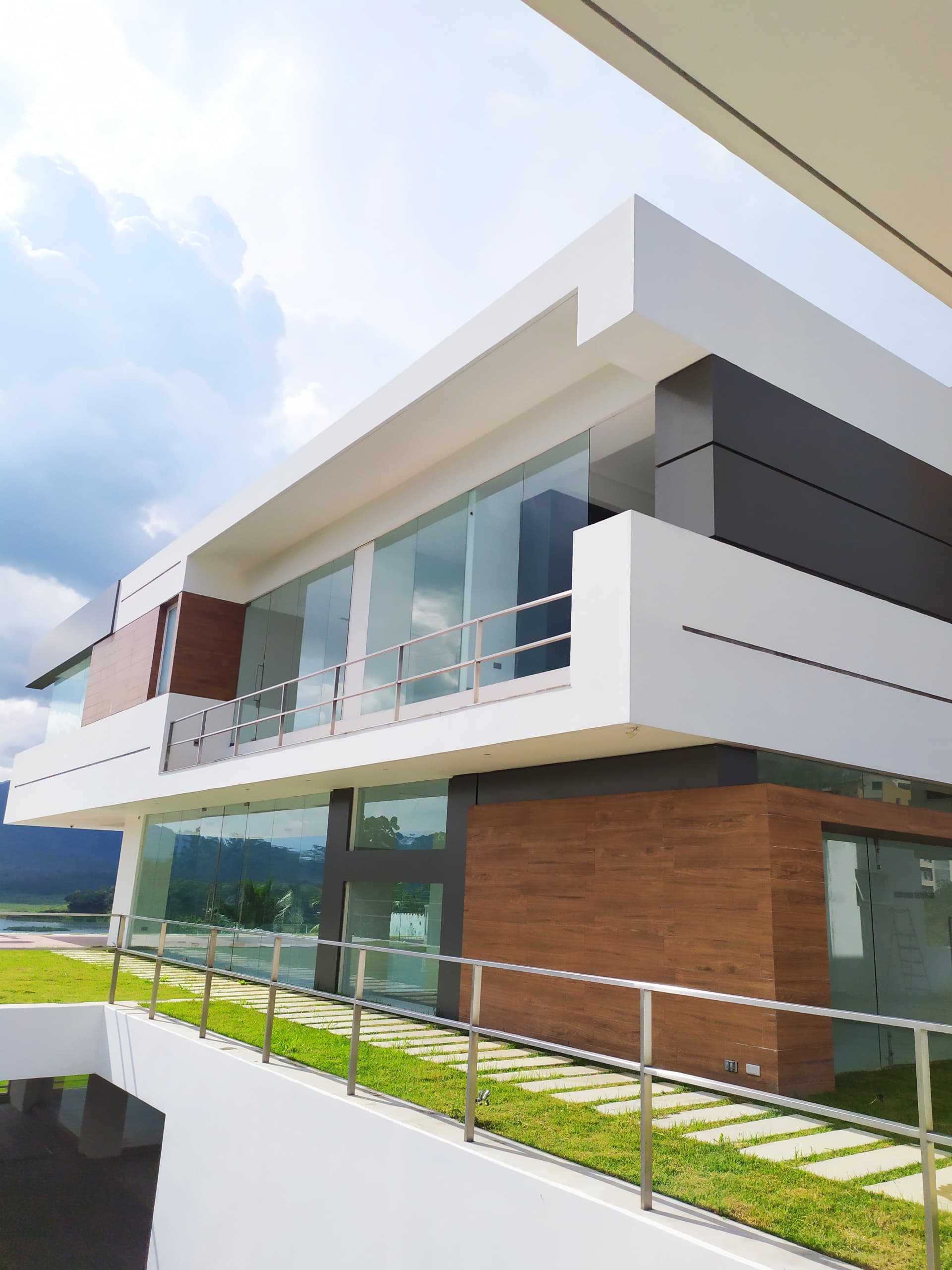 Stunning Family House in Terrazas del Country, Guataparo